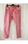 Pants med skrå knaplukning
