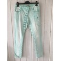 Pants med skrå knaplukning